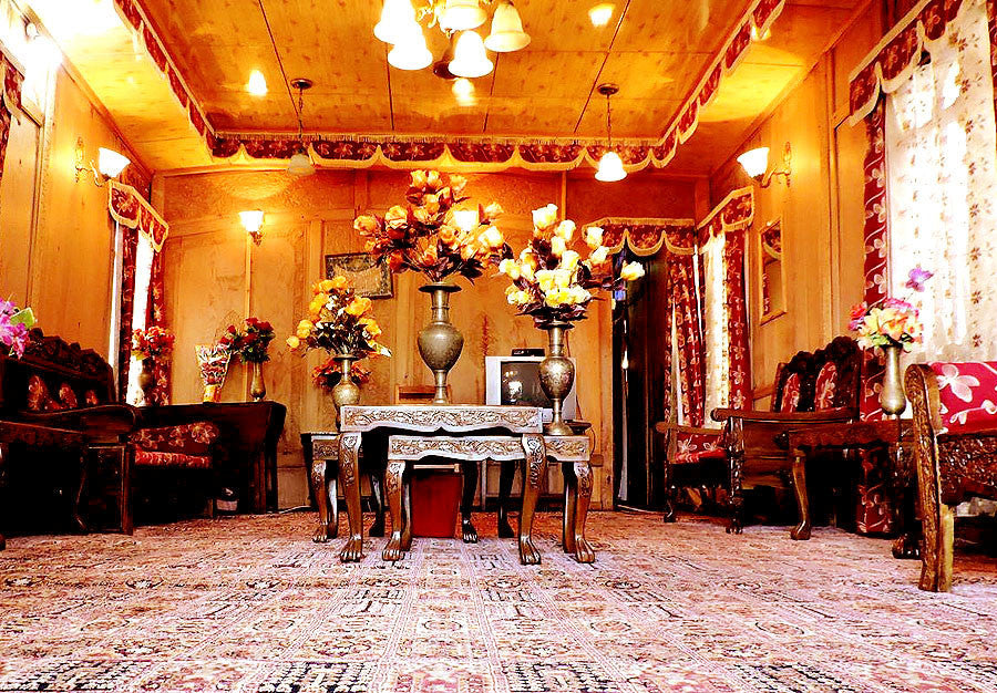 Kashmir Special (4 nights / 5 days) - Stay in premium houseboat, 3 Star hotel, Sightseeing & More!