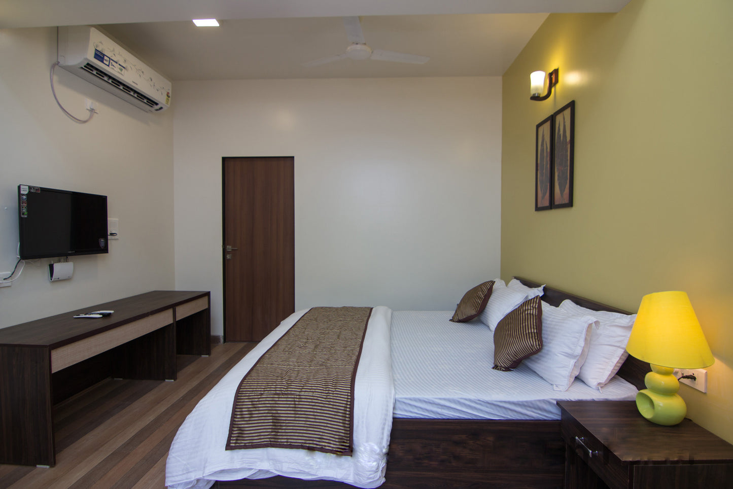 Nagaon Beach (Alibaug) : Stay in AC Deluxe Room, Jet Ski Ride, Bumper Ride, Banana Ride, Welcome drink,breakfast & MORE!