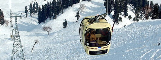 Kashmir Special (5 nights / 6 days) - Stay in premium houseboat, 3 Star hotel, Sightseeing & More!