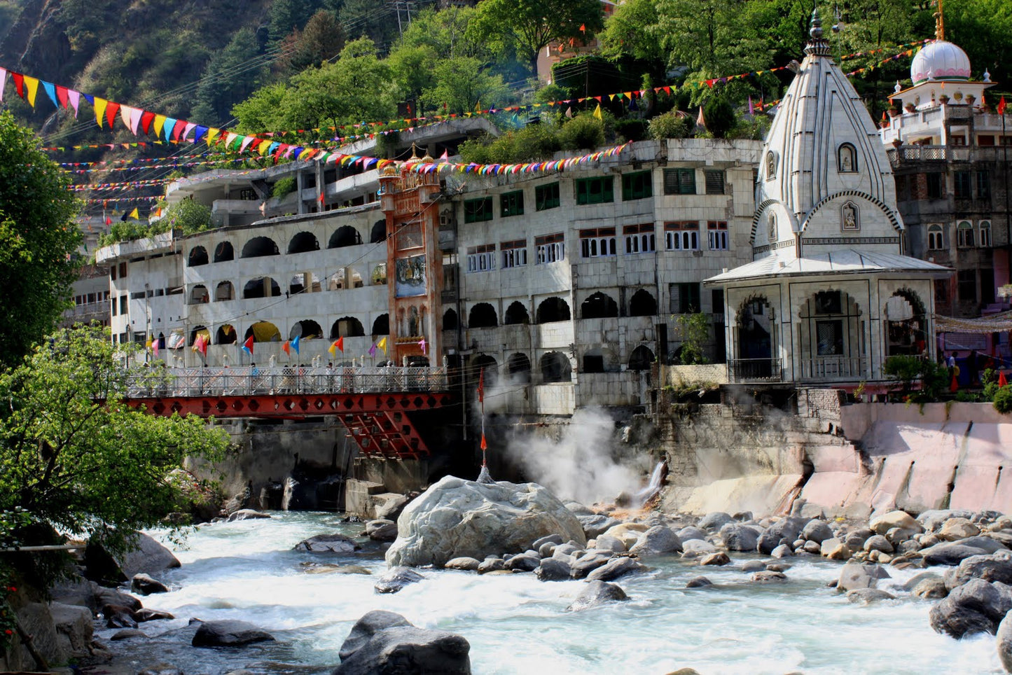 Kullu-Manali Honeymoon Special (Leisurely 4N/5D) (Delhi to Delhi): Stay in 3 Star Hotel, Sightseeing by Pvt. Car & More!