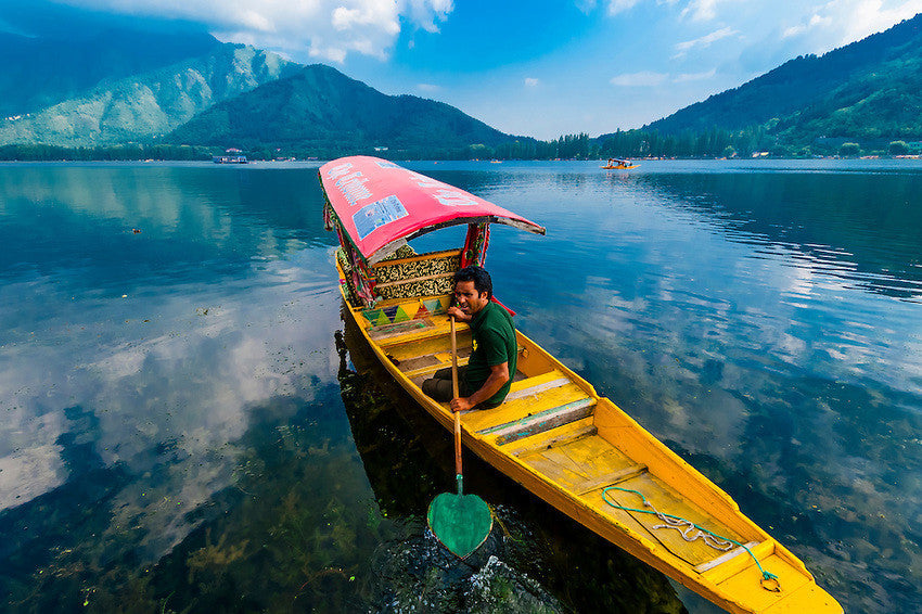 Kashmir Special (5 nights / 6 days) - Stay in premium houseboat, 3 Star hotel, Sightseeing & More!