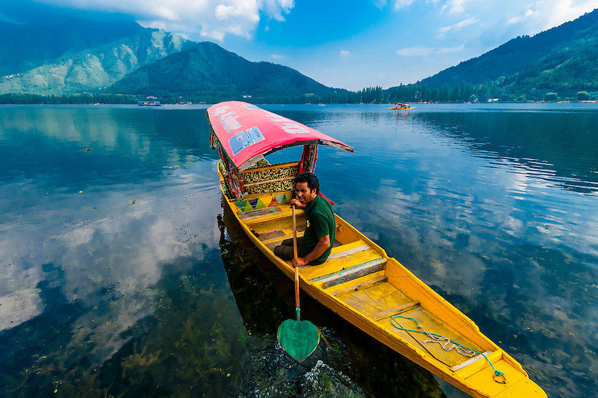 Kashmir Houseboat (2 nights / 3 days) - Stay in premium houseboat & Srinagar sightseeing.