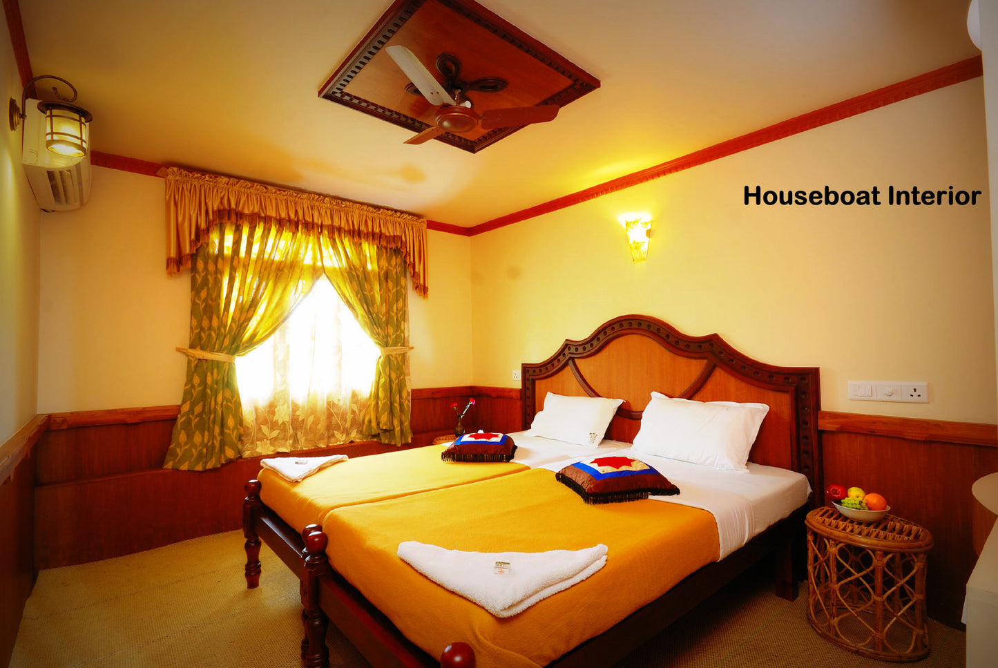Alappuzha Houseboat (Full Day): Stay in Deluxe AC Houseboats with all Meals and More!
