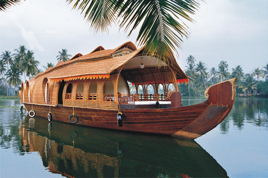 Kerala Honeymoon special (Leisurely 5N/6D): Stay in 3 Star Hotels + 2 Nights in Munnar + 2 Nights in Thekkady + 1Night stay in AC Deluxe Houseboat at Alleppey (Kerala Backwaters) & More!